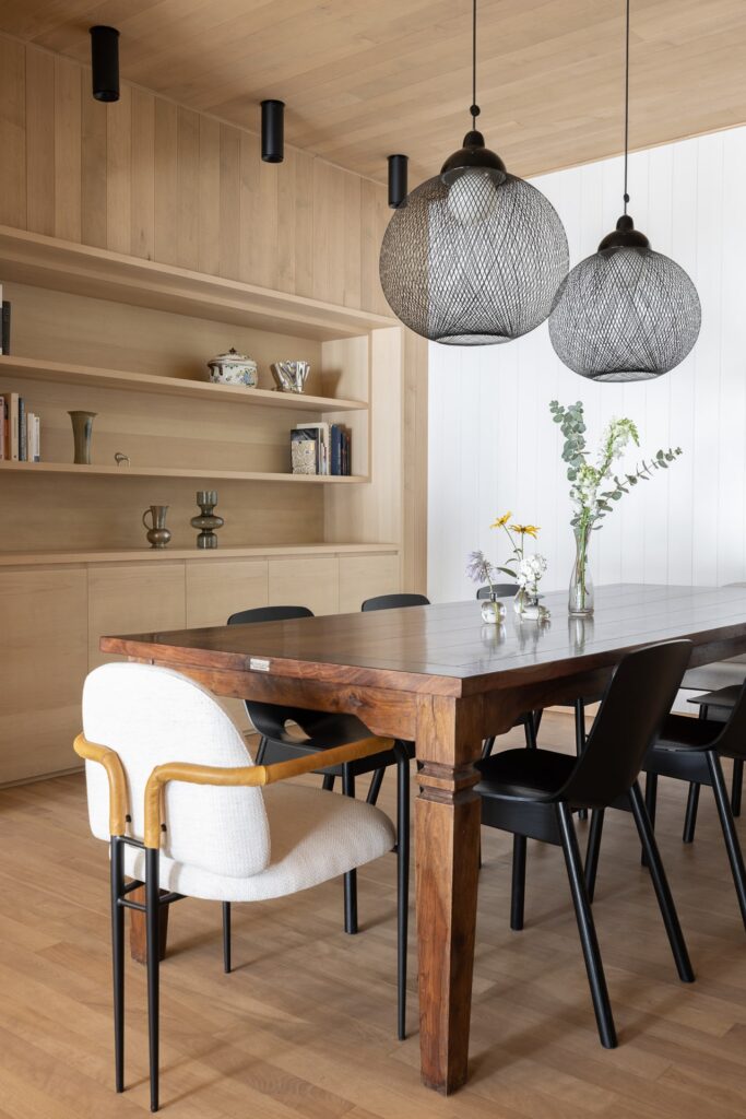 chalet-design-interieur-montreal-melodie-violet-salle-a-manger-moderne