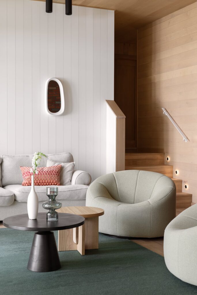 chalet-design-interieur-montreal-melodie-violet-salon-moderne