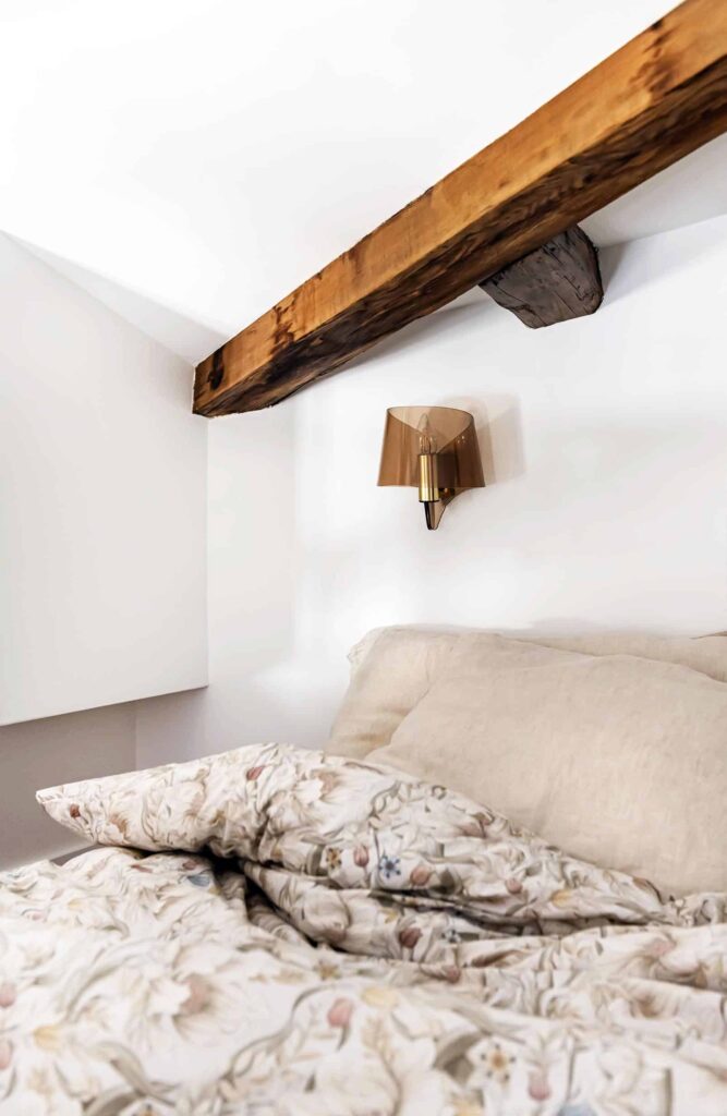 chambre-cosy-mezzanine-design-interieur-paris-melodie-violet-montmartre