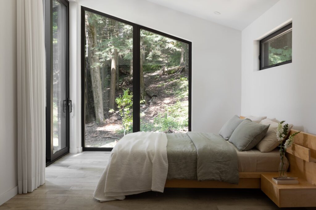 chambre-principale-design-interieur-montreal-melodie-violet-magog-ogden