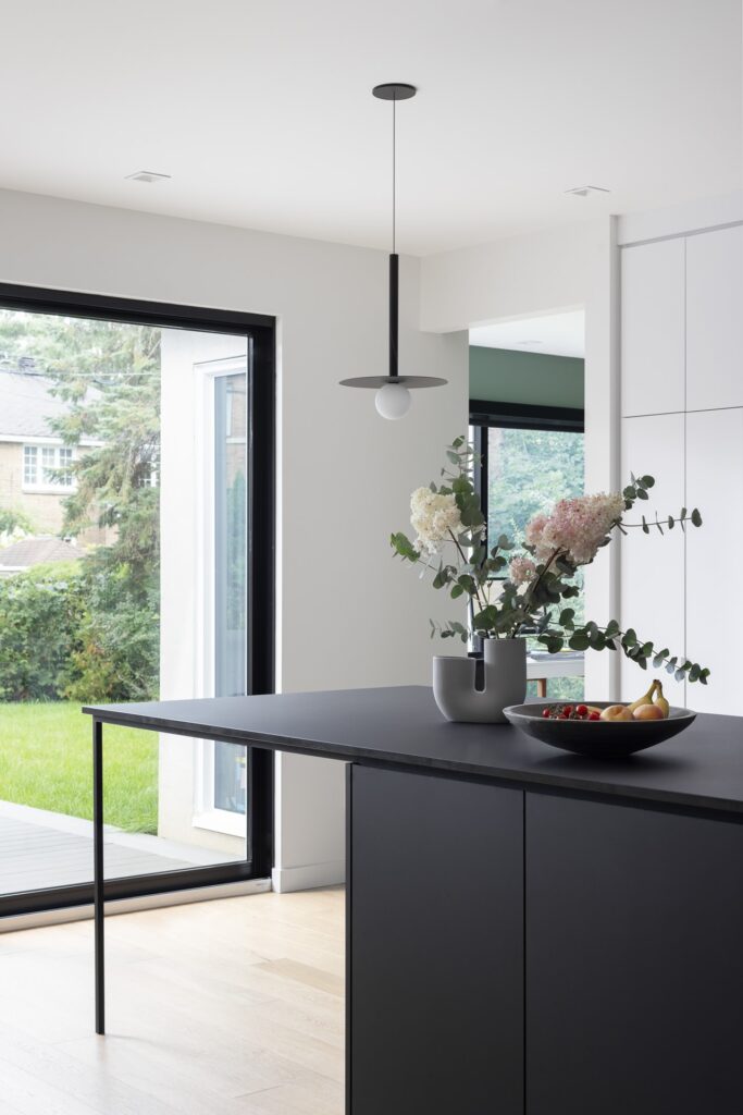 cuisine-contemporaine-design-interieur-montreal-melodie-violet-ville-mont-royal