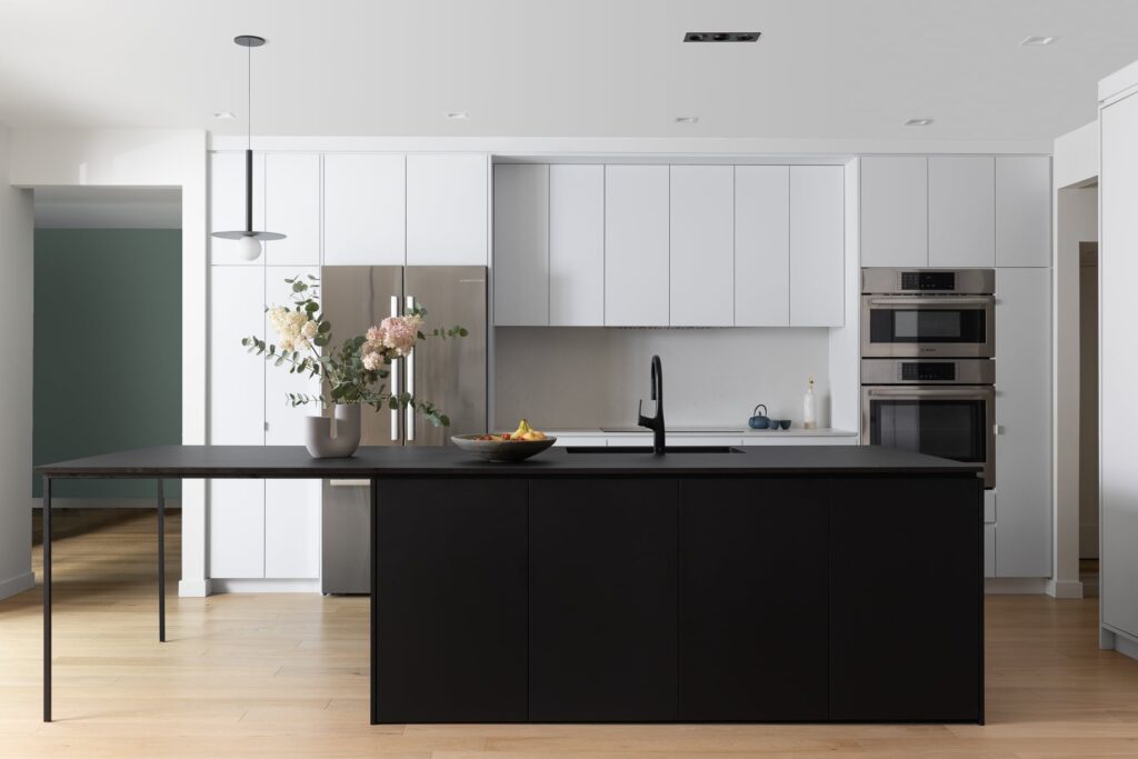 cuisine-ouverte-design-interieur-montreal-melodie-violet-ville-mont-royal