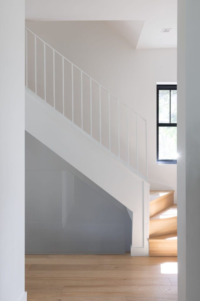 escalier-moderne-design-interieur-montreal-melodie-violet-ville-mont-royal