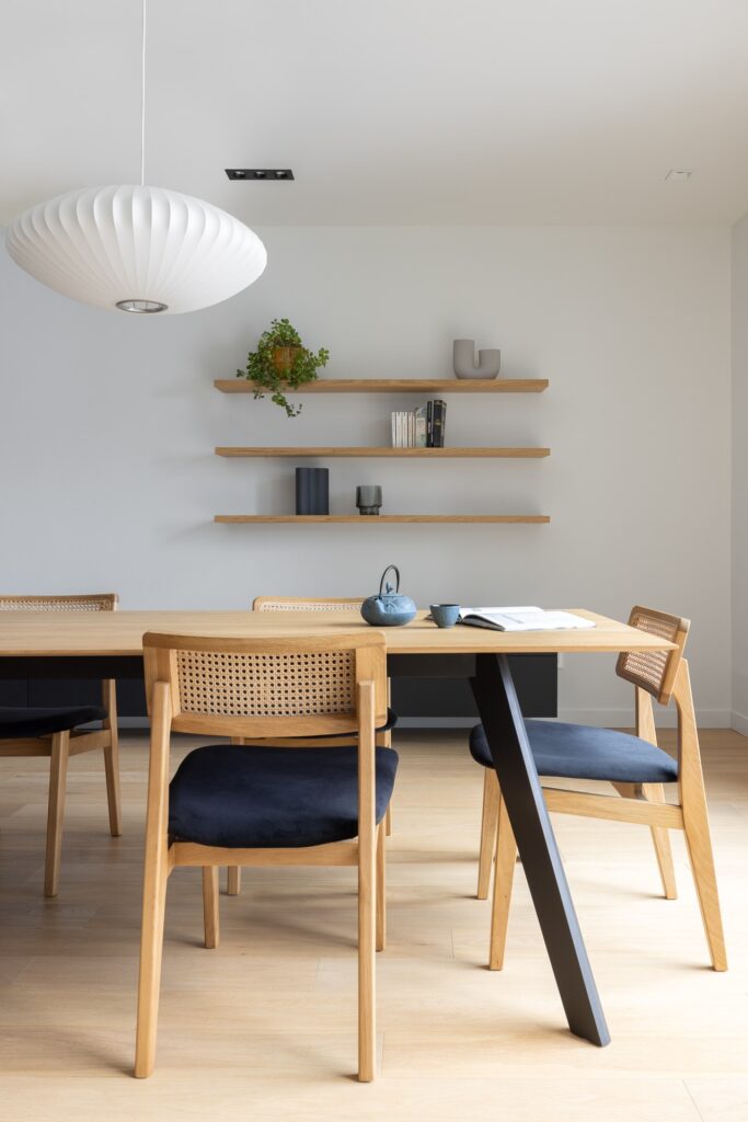 salle-a-manger-elegante-design-interieur-montreal-melodie-violet-ville-mont-royal