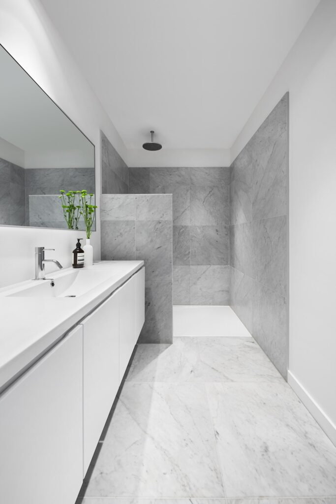 salle-de-bain-luxueuse-design-interieur-montreal-melodie-violet-pointe-saint-charles