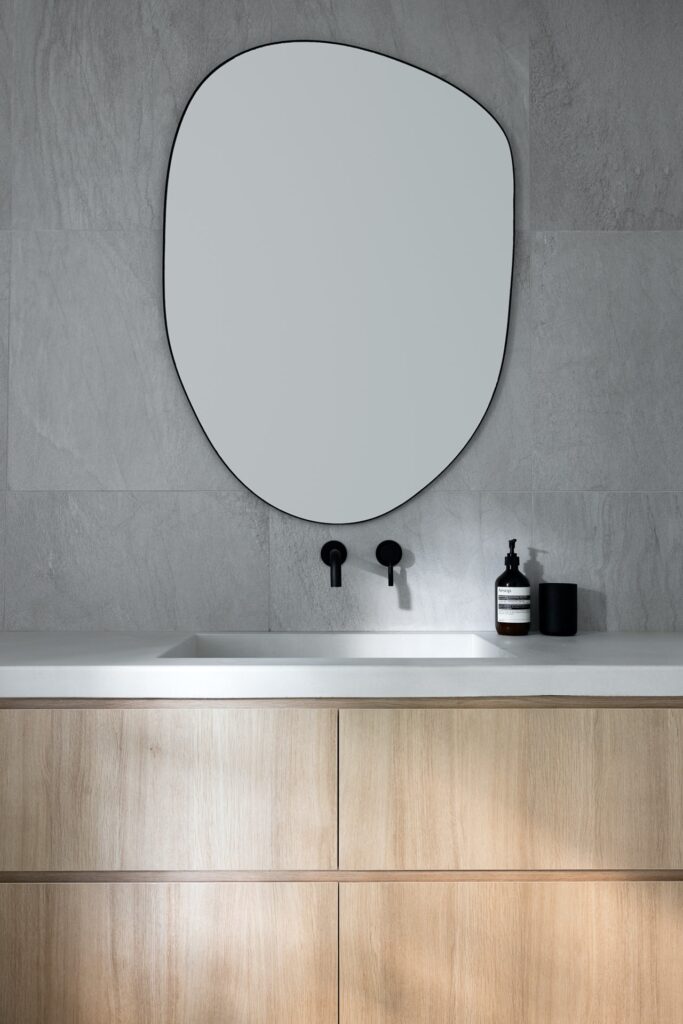 salle de bain-minimaliste-design-interieur-montreal-melodie-violet-ville-mont-royal