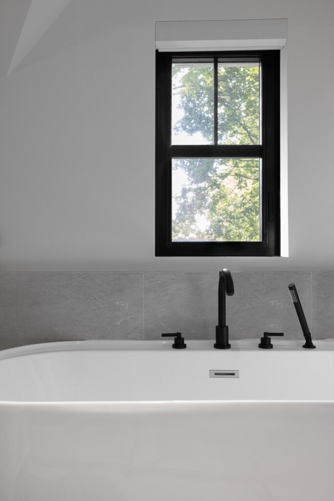 salle de bain-minimaliste-design-interieur-montreal-melodie-violet-ville-mont-royal