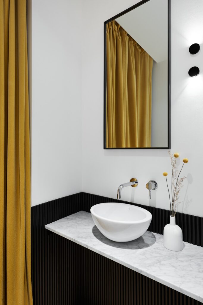 toilette-invitees-design-interieur-montreal-melodie-violet-pointe-saint-charles