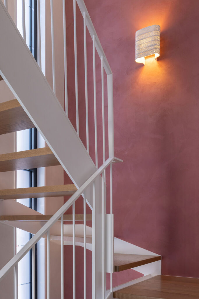 escalier-moderne-design-interieur-melodie-violet-Duhamel-Verdun-montreal-2