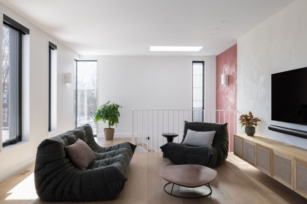 salon-lounge-cosy-design-interieur-melodie-violet-Duhamel-Verdun-montreal