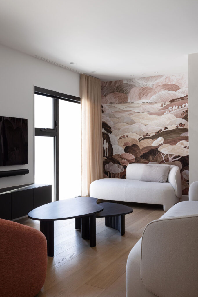 salon-luxueux-design-interieur-papier-peint-murale-melodie-violet-Duhamel-Verdun-montreal