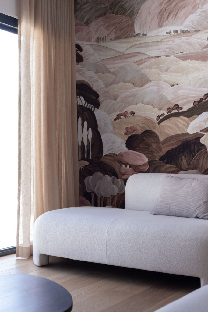 salon-luxueux-design-interieur-papier-peint-murale-melodie-violet-Duhamel-Verdun-montreal