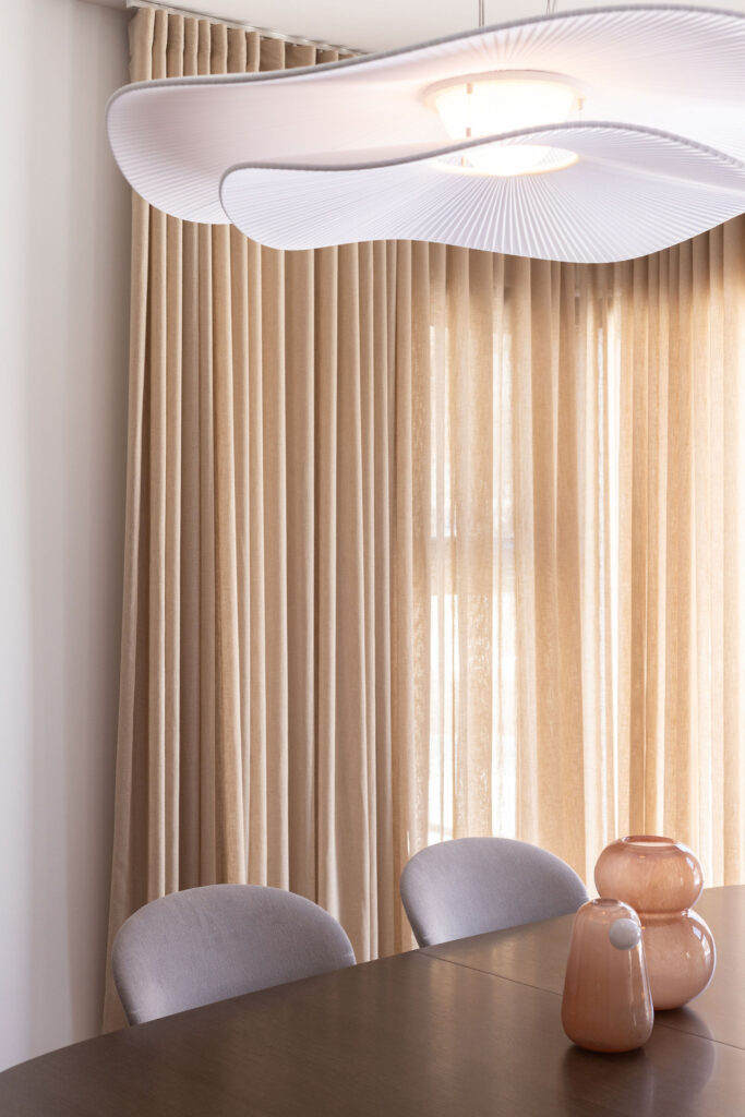 salle-a-manger-elegante-design-interieur-melodie-violet-Duhamel-Verdun-montreal-1